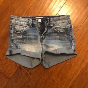 Tillys light wash denim shorts